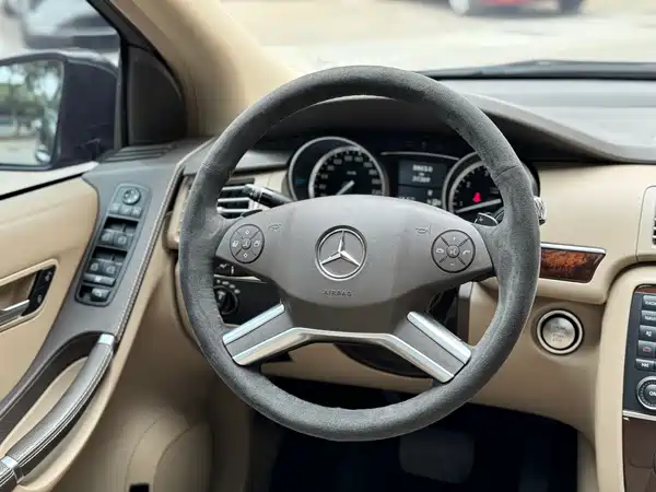 Mercedes-Benz R-Class 2010