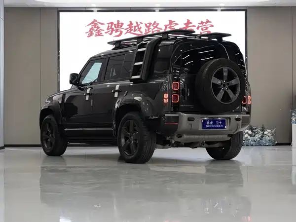 Land Rover Defender 2023