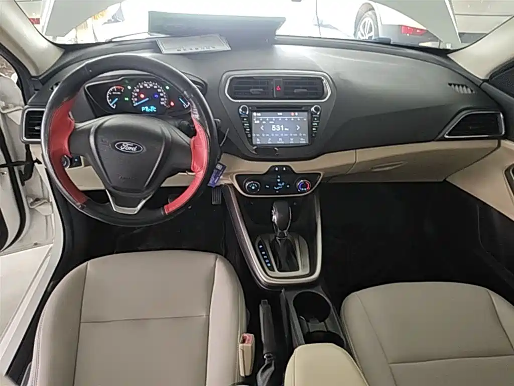 Ford Escort 2015 — фото 10