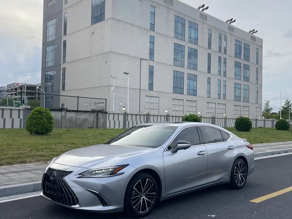 Lexus ES 2021