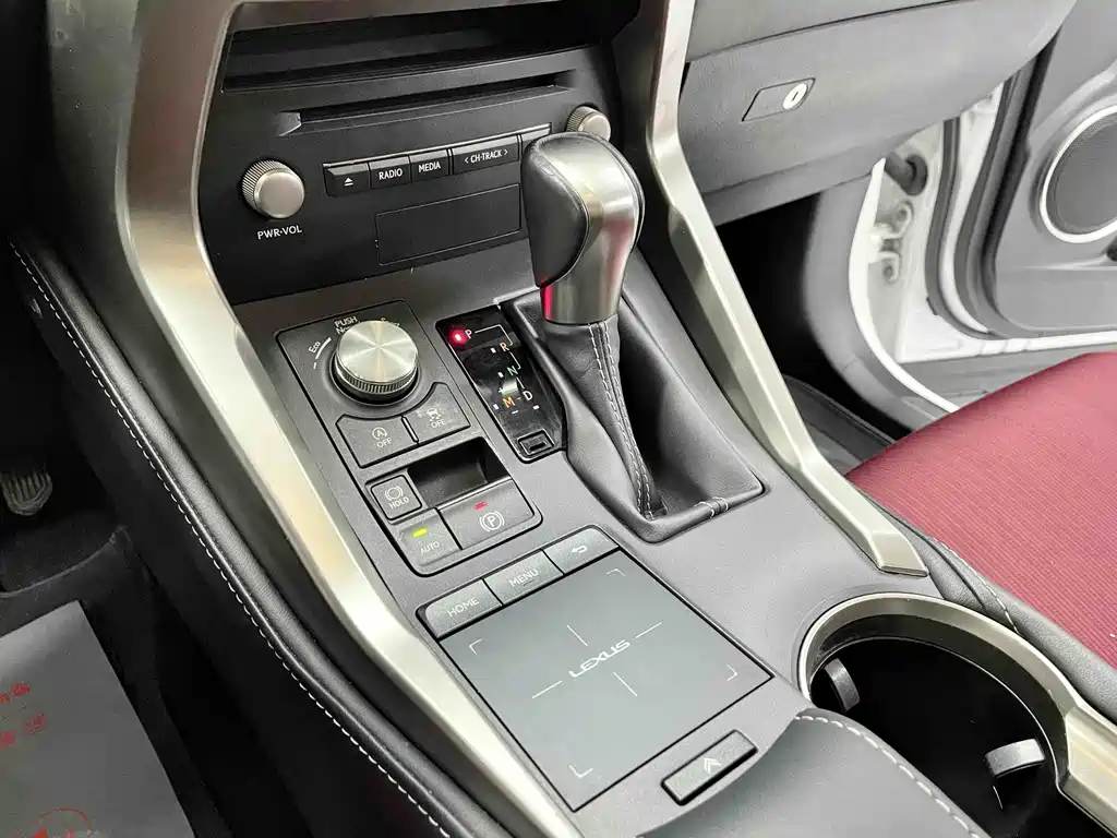 Lexus NX 2020 — фото 12