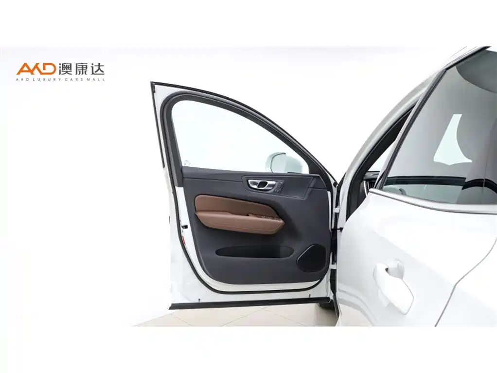 Volvo XC60 2024 — фото 10