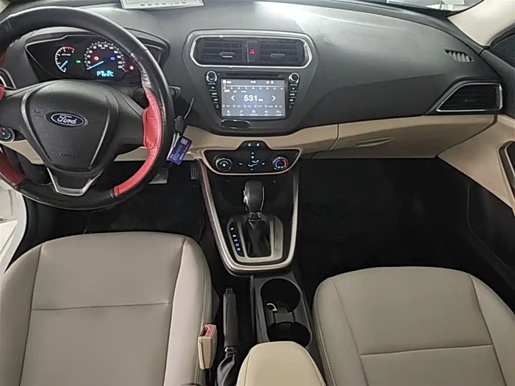 Ford Escort 2015 — фото 13