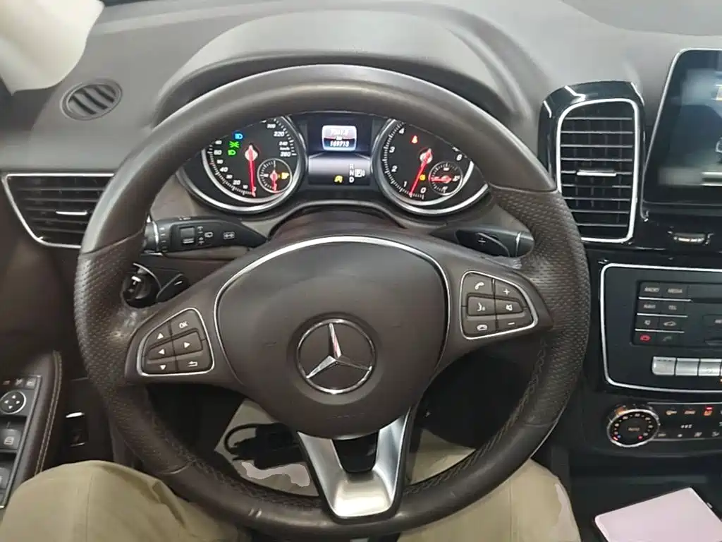 Mercedes-Benz GLE 2016 — фото 11