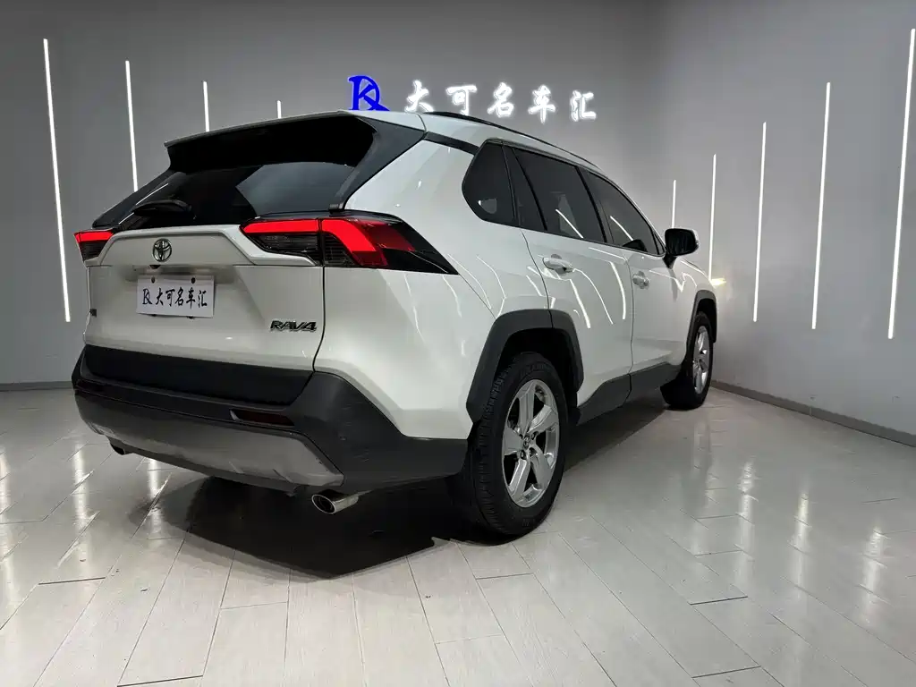 Toyota RAV4 2021 — фото 9