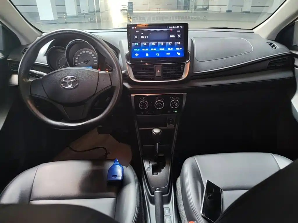 Toyota Yaris L 2020 — фото 10