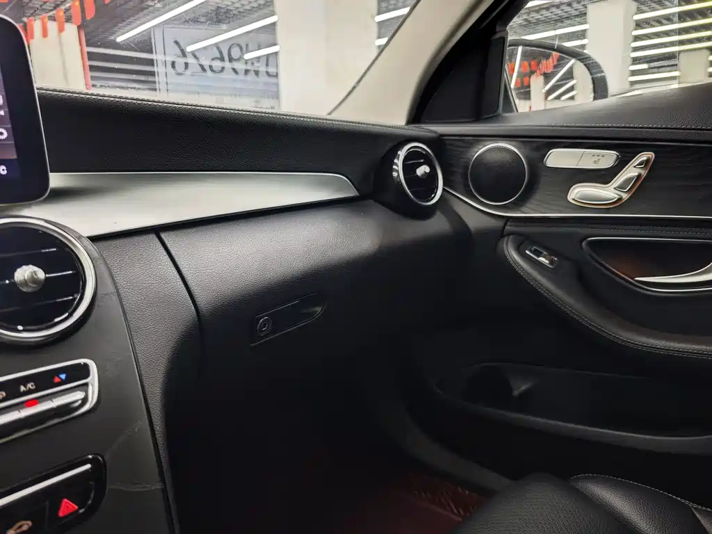 Mercedes-Benz C-Class 2019 — фото 12