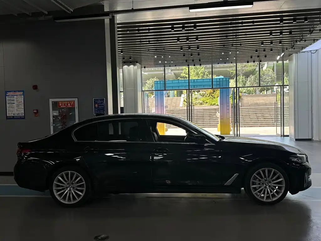 BMW 5 Series 2021