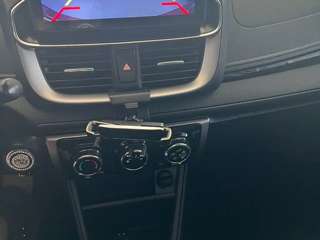 Toyota Yaris L 2022 — фото 15