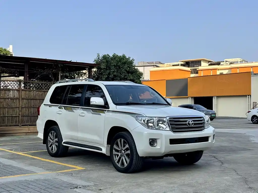 Toyota Land Cruiser 2016 — фото 3