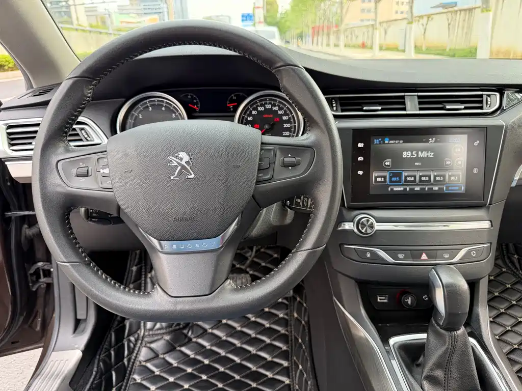 Peugeot 408 2016 — фото 17