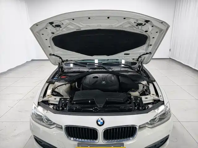 BMW 3 Series 2017 — фото 16