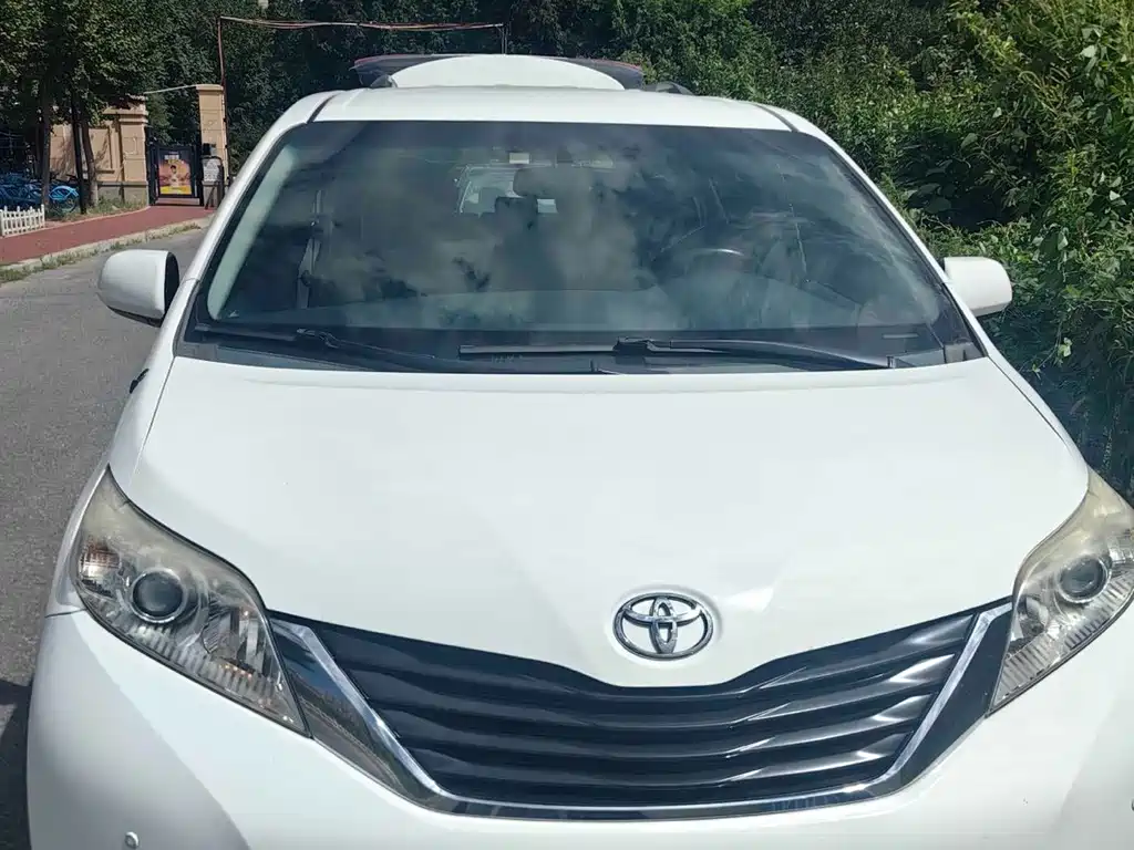 Toyota Sienna 2015 — фото 2