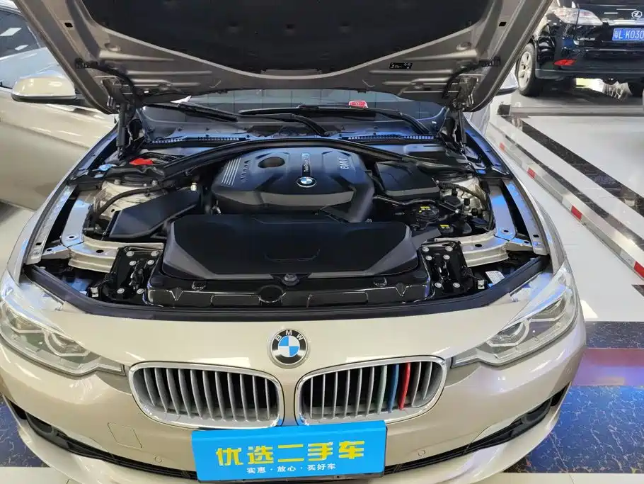 BMW 3 Series 2018 — фото 10