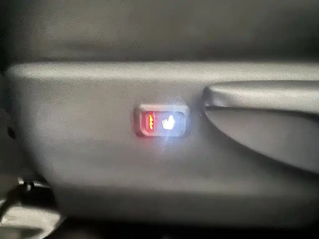 Toyota Yaris L 2022 — фото 16