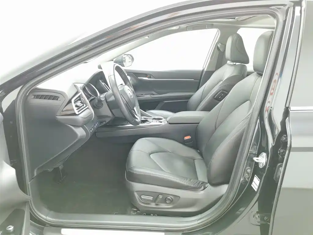 Toyota Camry 2022 — фото 10