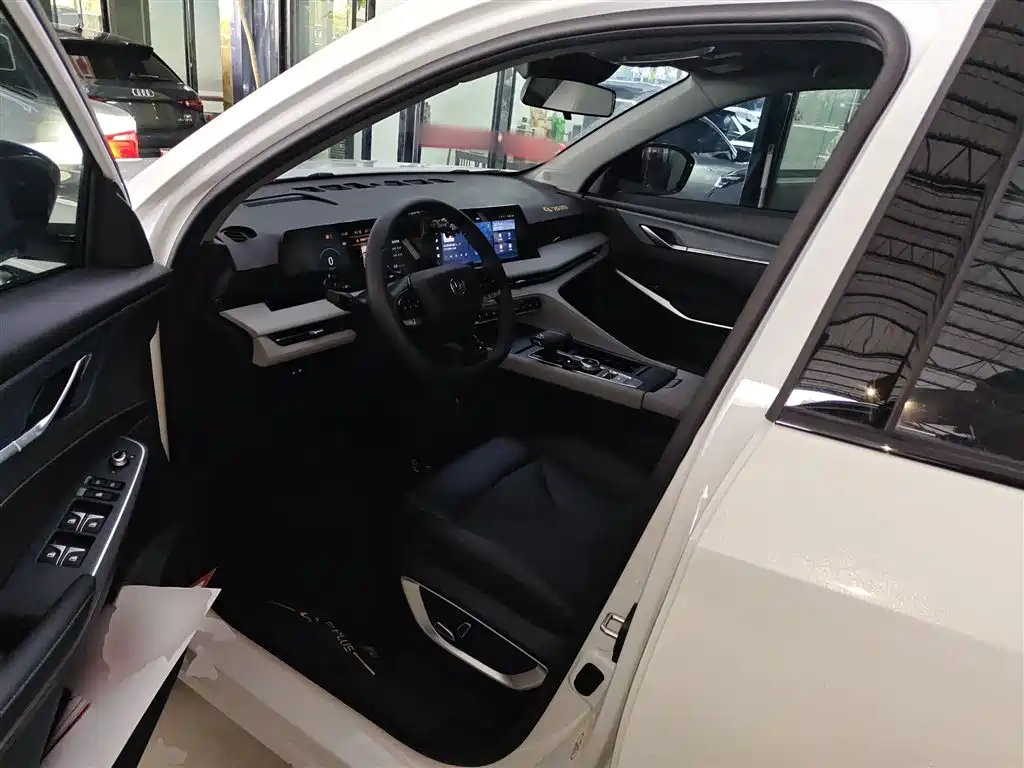 Changan CS75 PLUS 2025 — фото 15