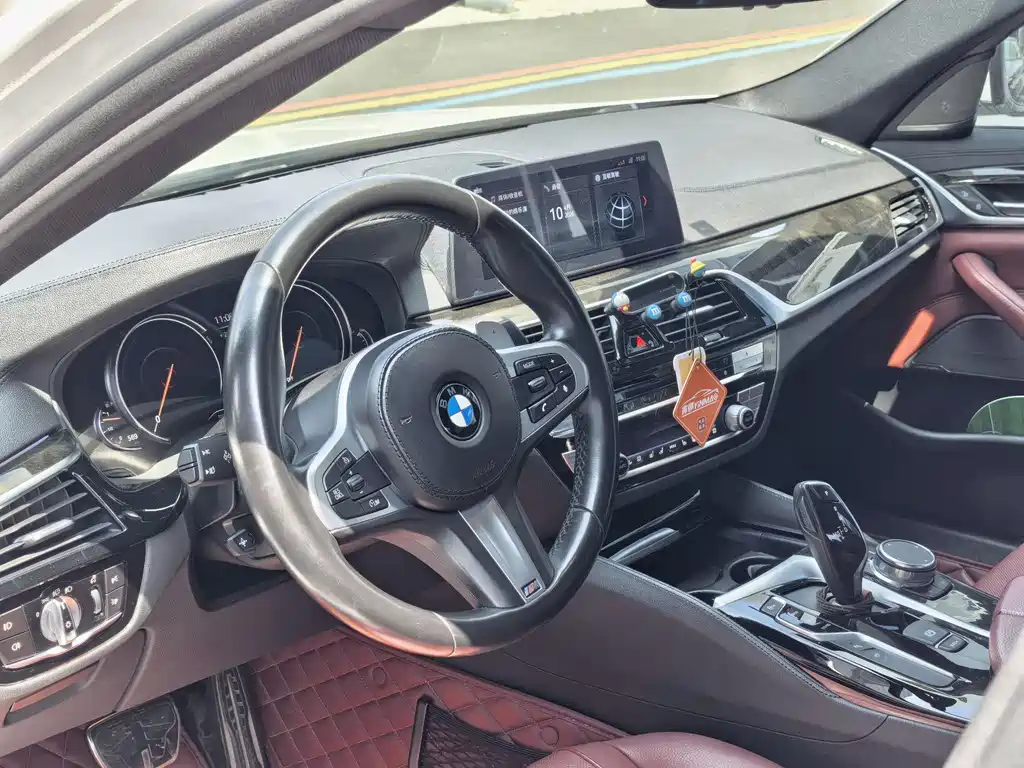 BMW 5 Series 2018 — фото 5