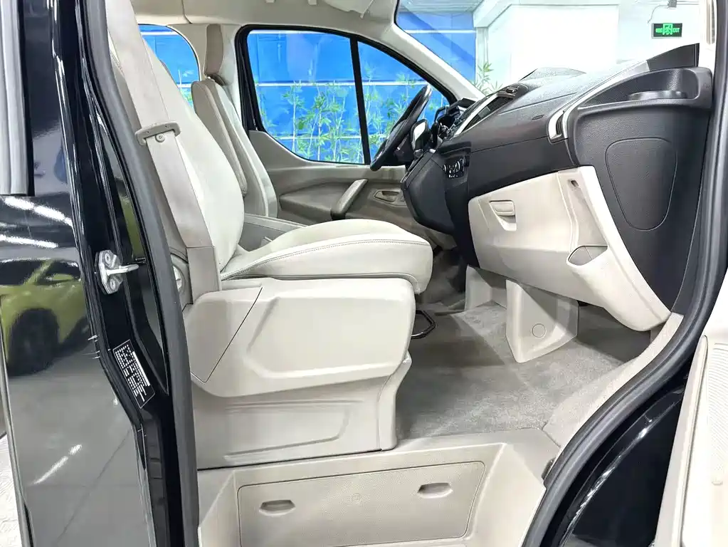 Ford Tourneo 2018 — фото 16