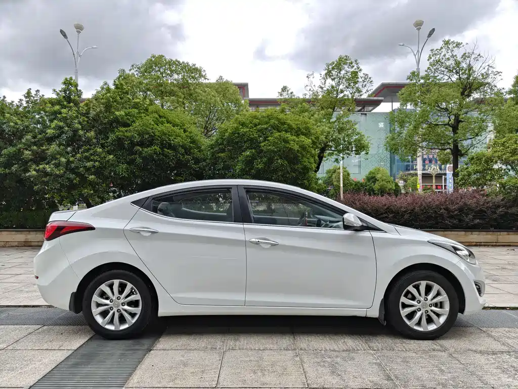 Hyundai Elantra 2016