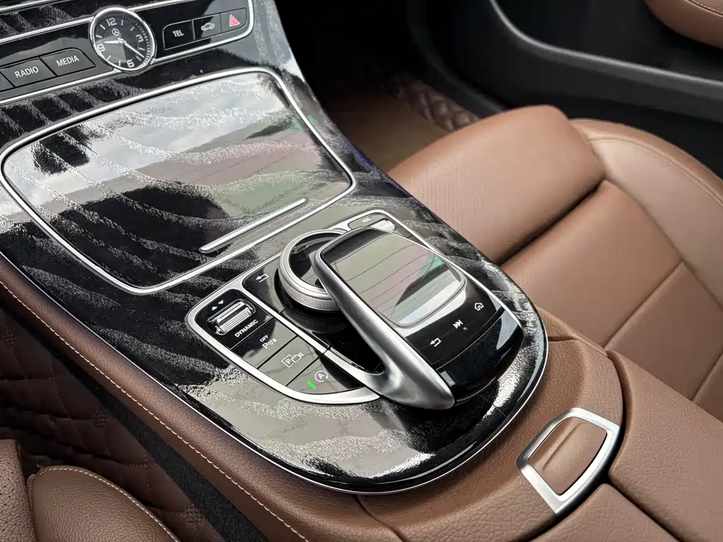 Mercedes-Benz E-Class 2018 — фото 14