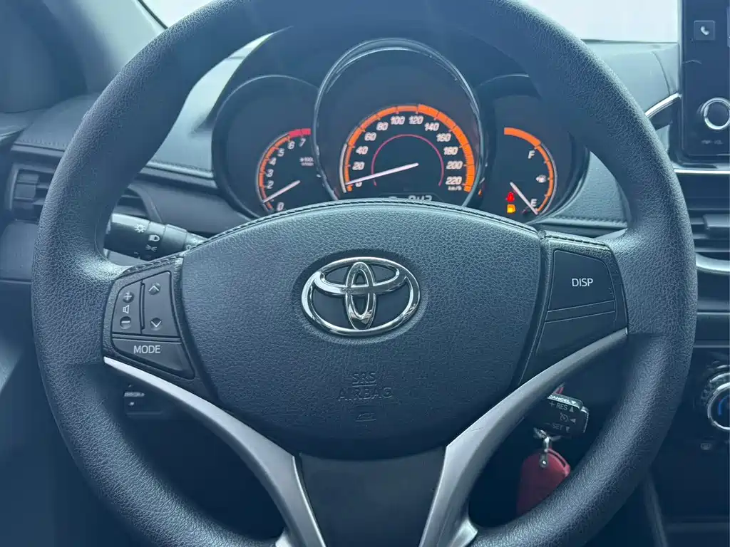 Toyota Yaris L 2022 — фото 13