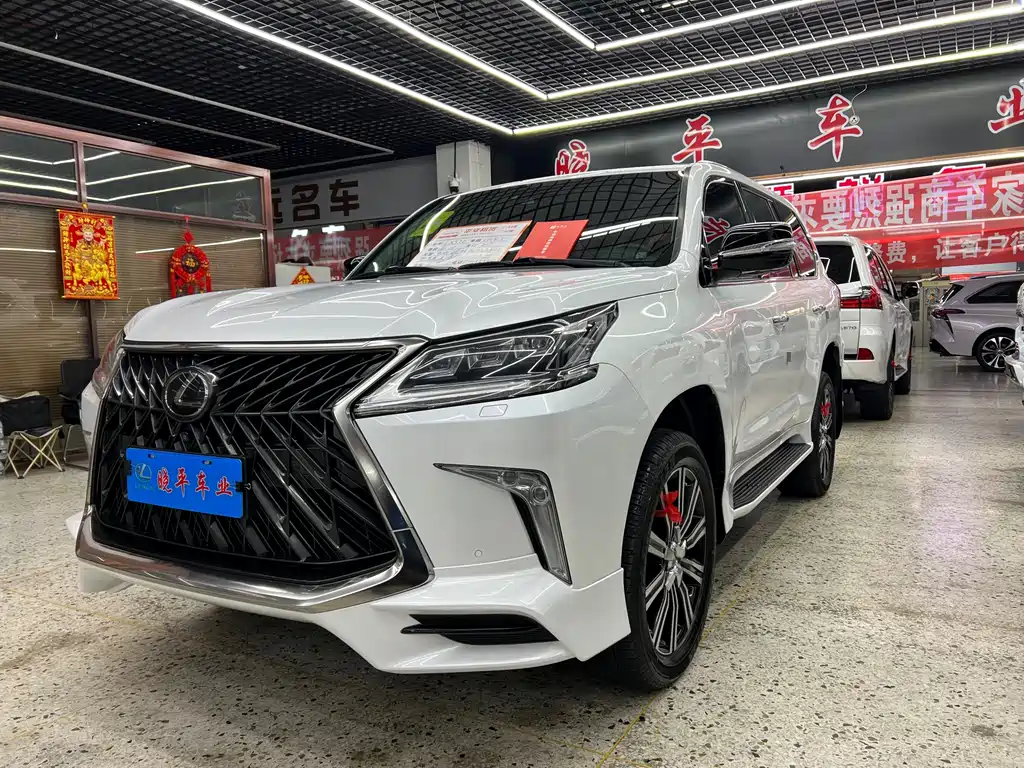 Lexus LX 2018 — фото 1
