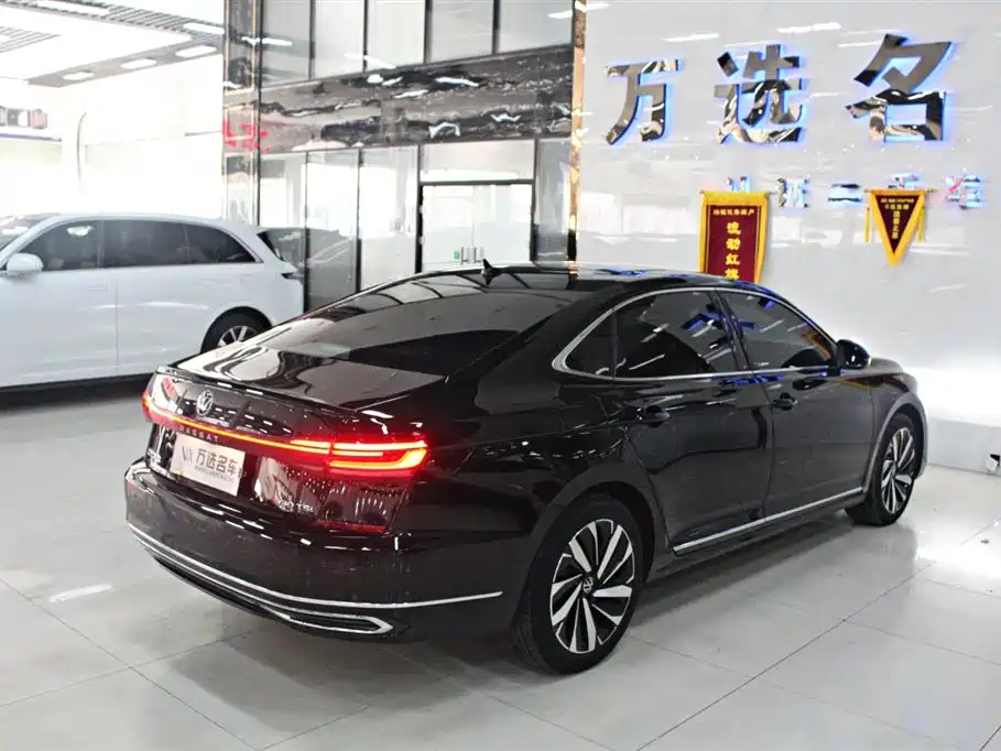 Volkswagen Passat 2022 — фото 16