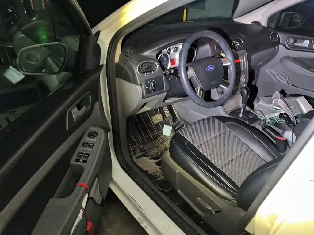 Ford Focus 2015 — фото 14
