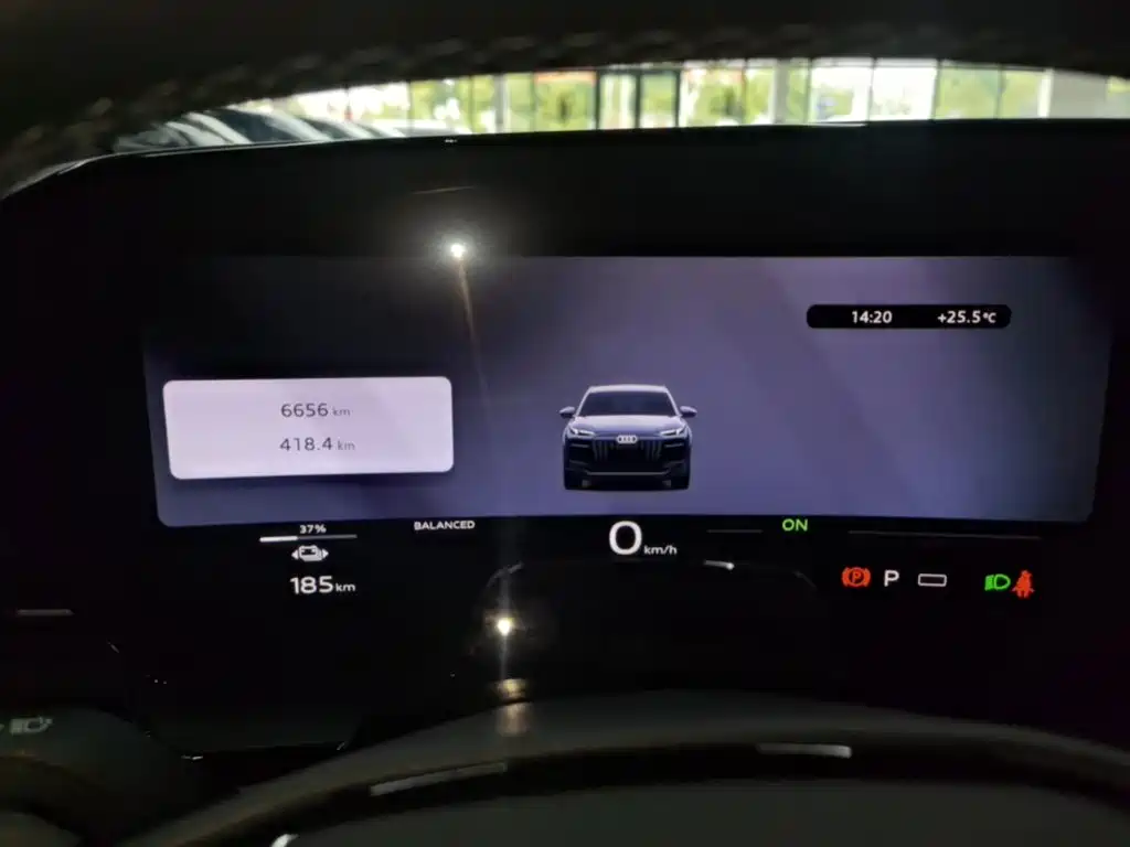 Audi Q6L e-tron 2025 — фото 12
