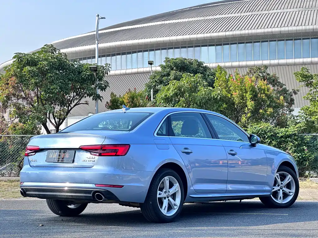Audi A4L 2018 — фото 5