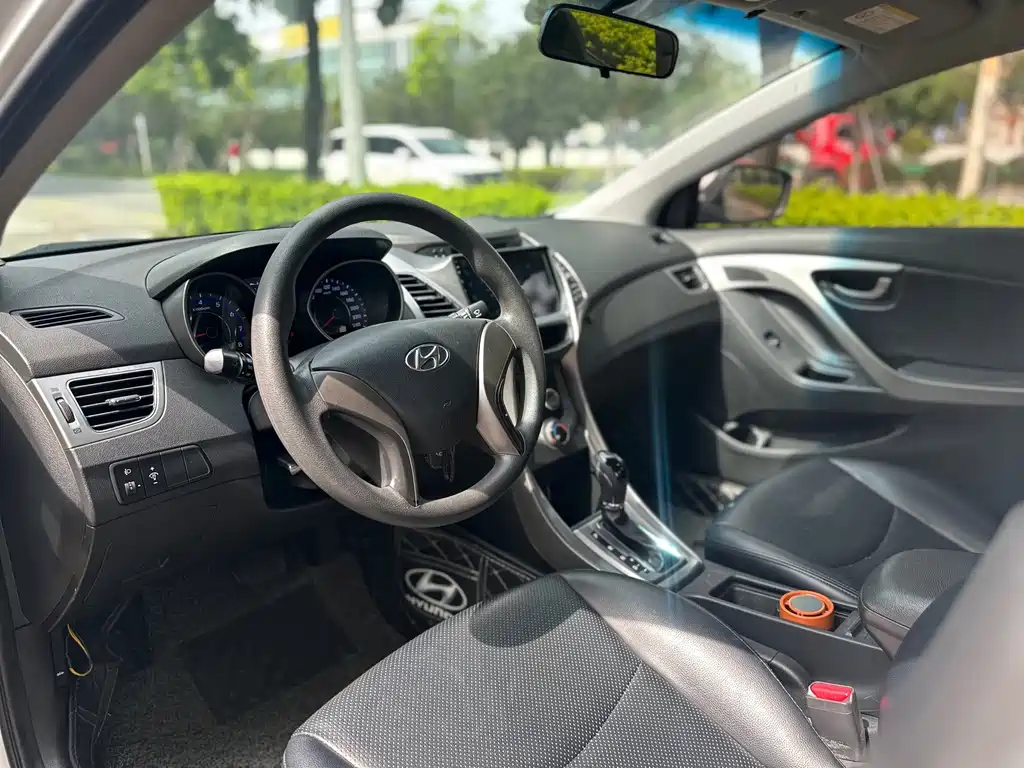 Hyundai Elantra 2013