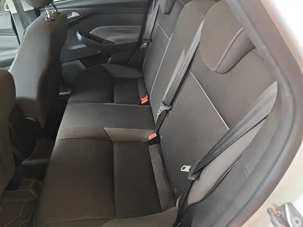 Ford Focus 2015 — фото 17