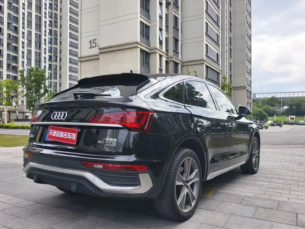 Audi Q5L Sportback 2022 — фото 16