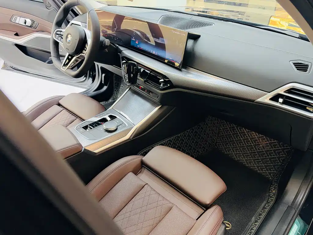 BMW 3 Series 2025 — фото 16