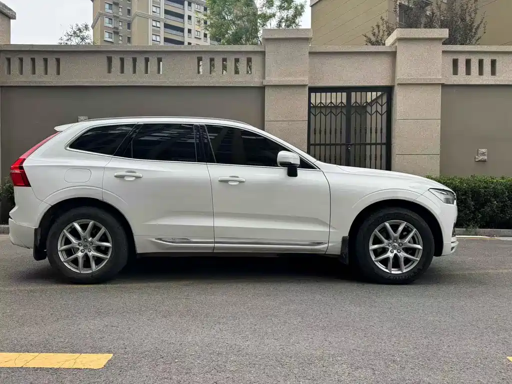 Volvo XC60 2018 — фото 14