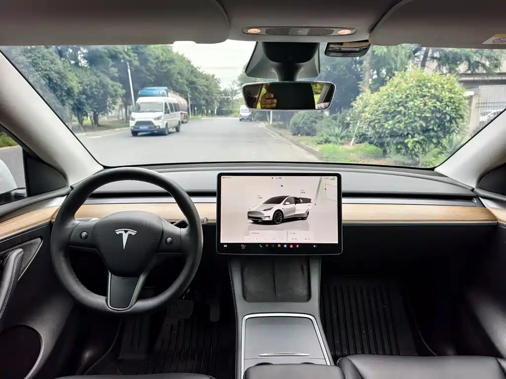 Tesla Model Y 2022 — фото 11