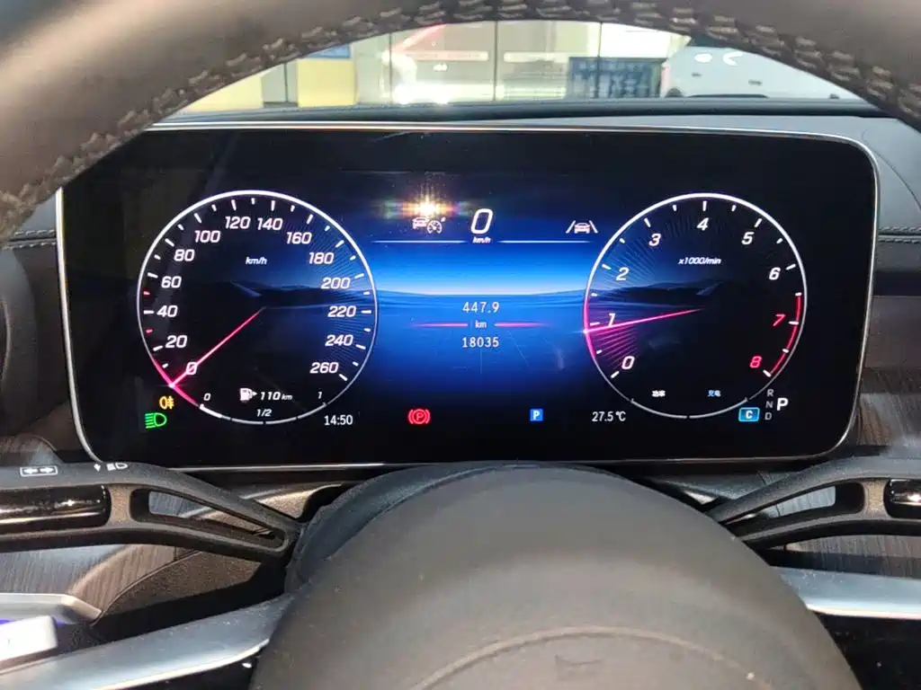 Mercedes-Benz C-Class 2025 — фото 12