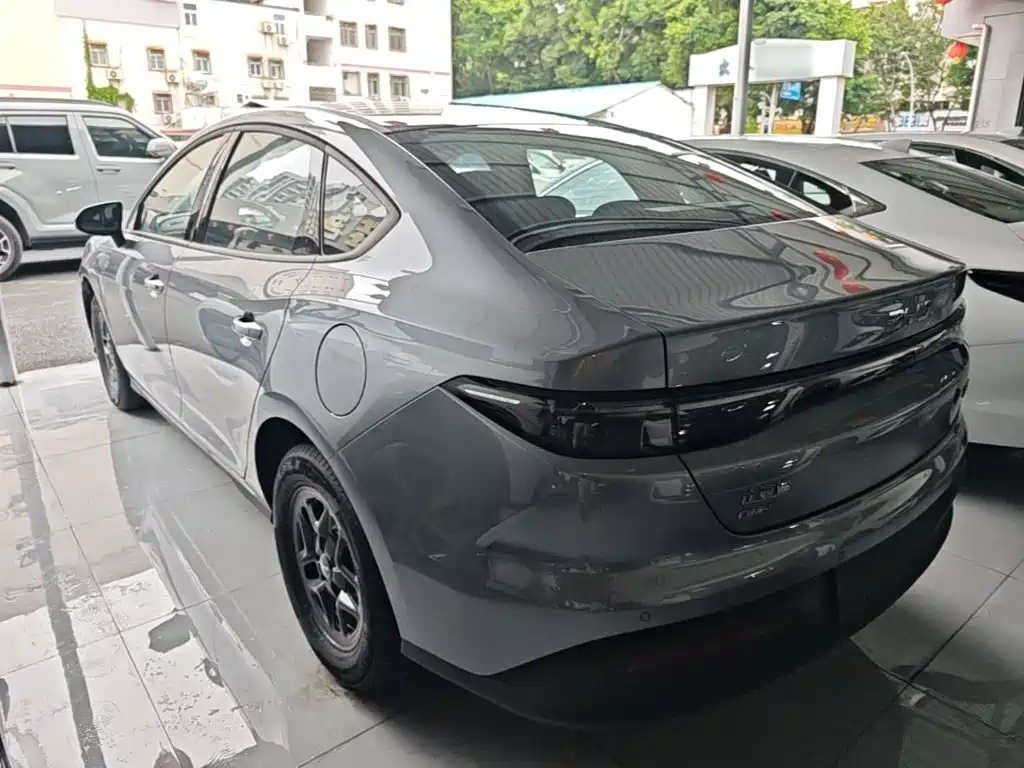 BYD Seal 05 DM-i 2026 — фото 5