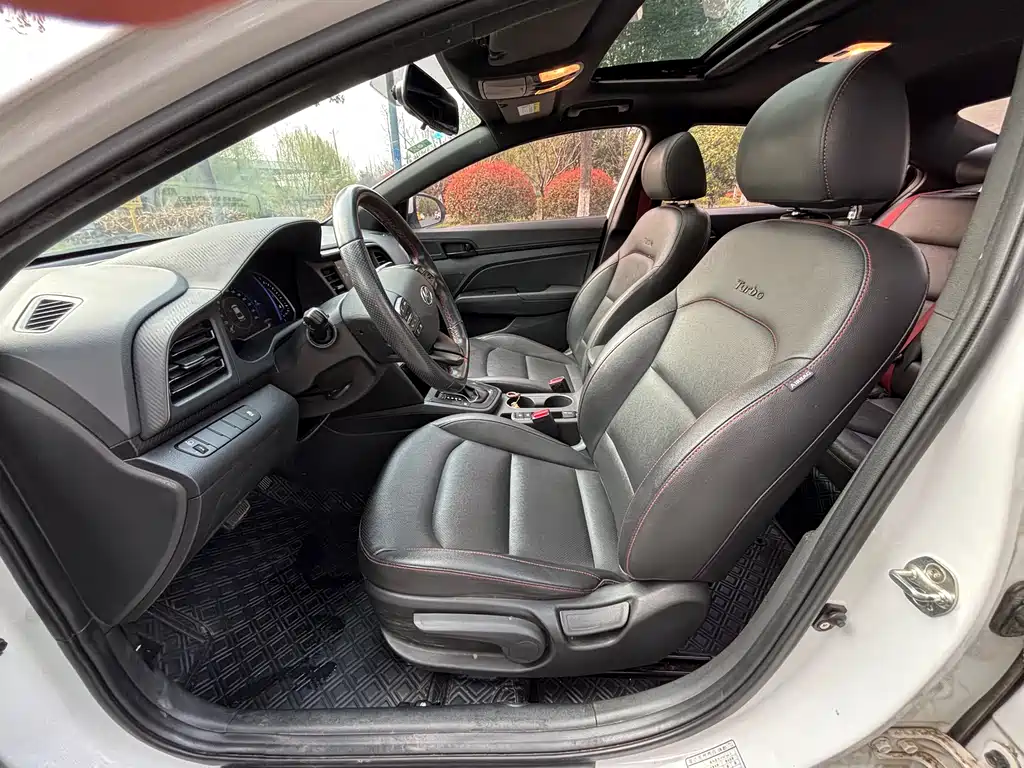 Hyundai Elantra 2019 — фото 11