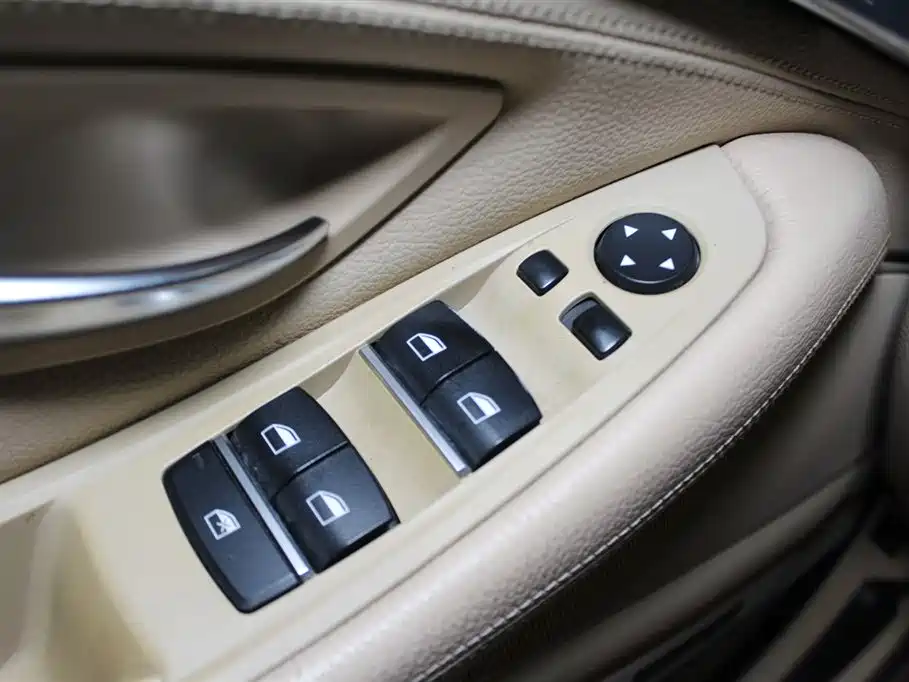 BMW 5 Series 2014 — фото 14