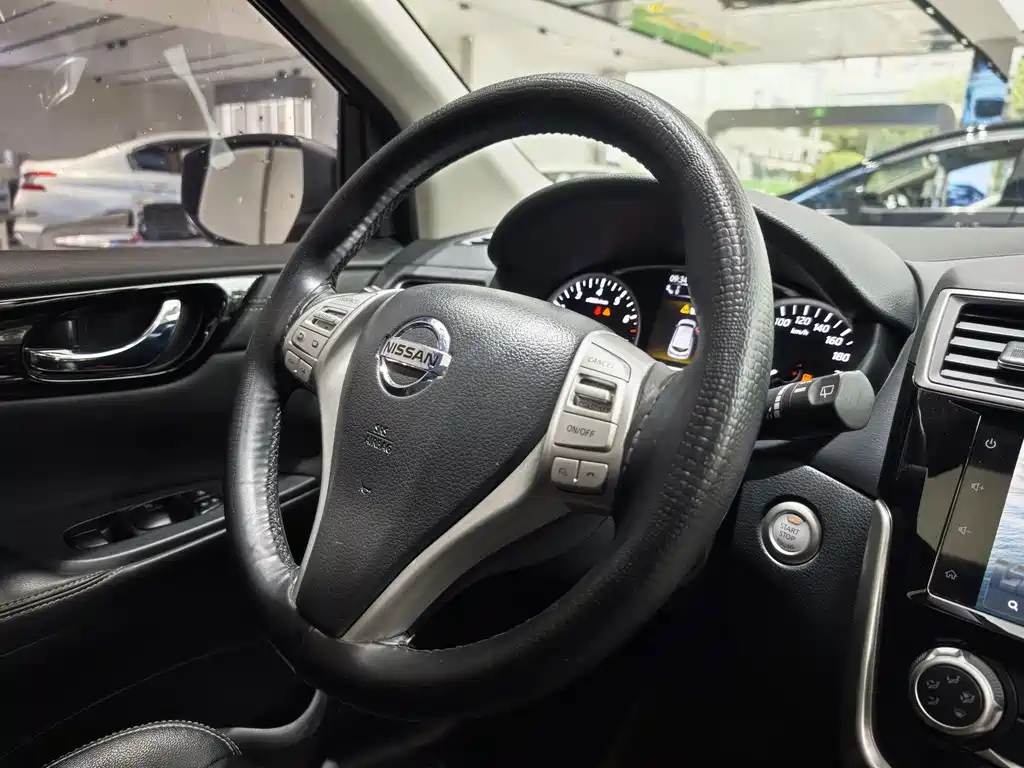 Nissan Tiida 2022 — фото 15