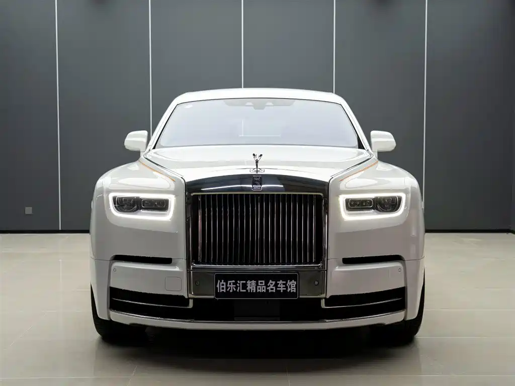 Rolls-Royce Phantom 2022 — фото 3