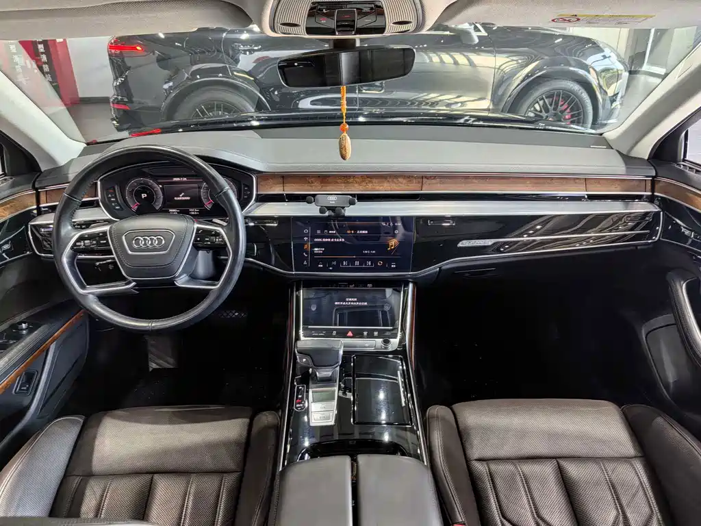 Audi A8 2019 — фото 18
