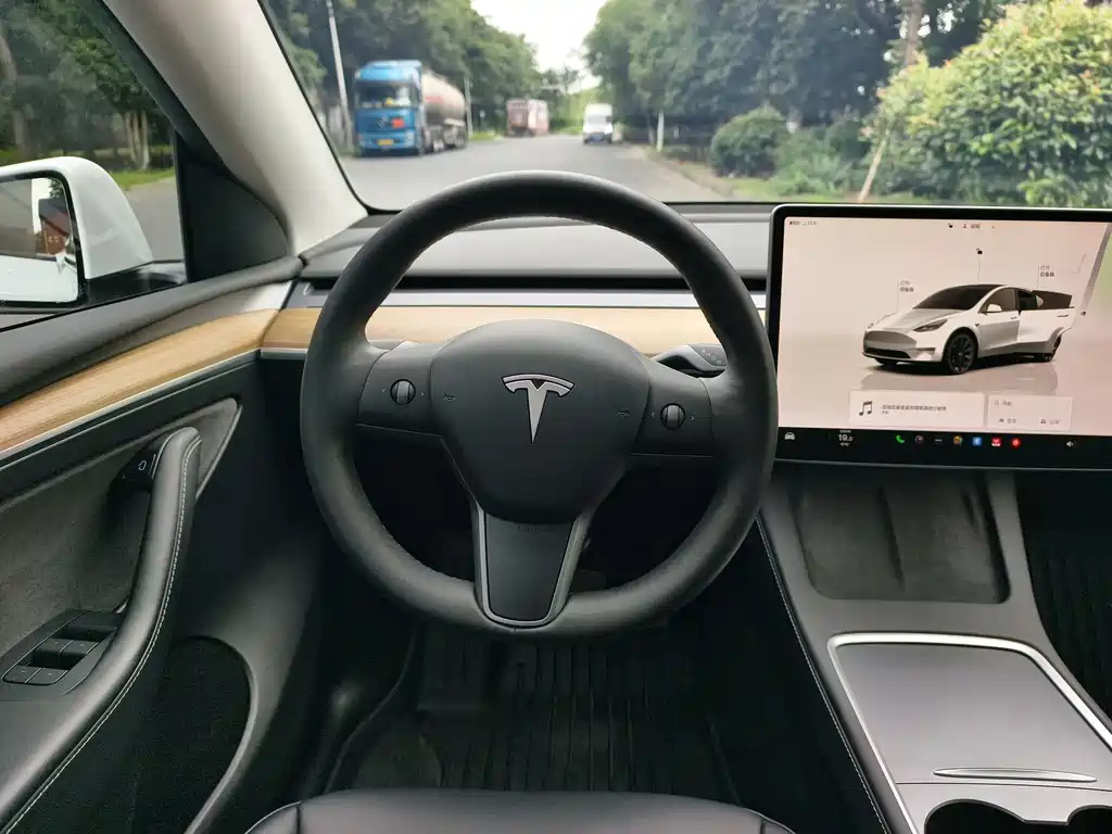 Tesla Model Y 2022 — фото 22