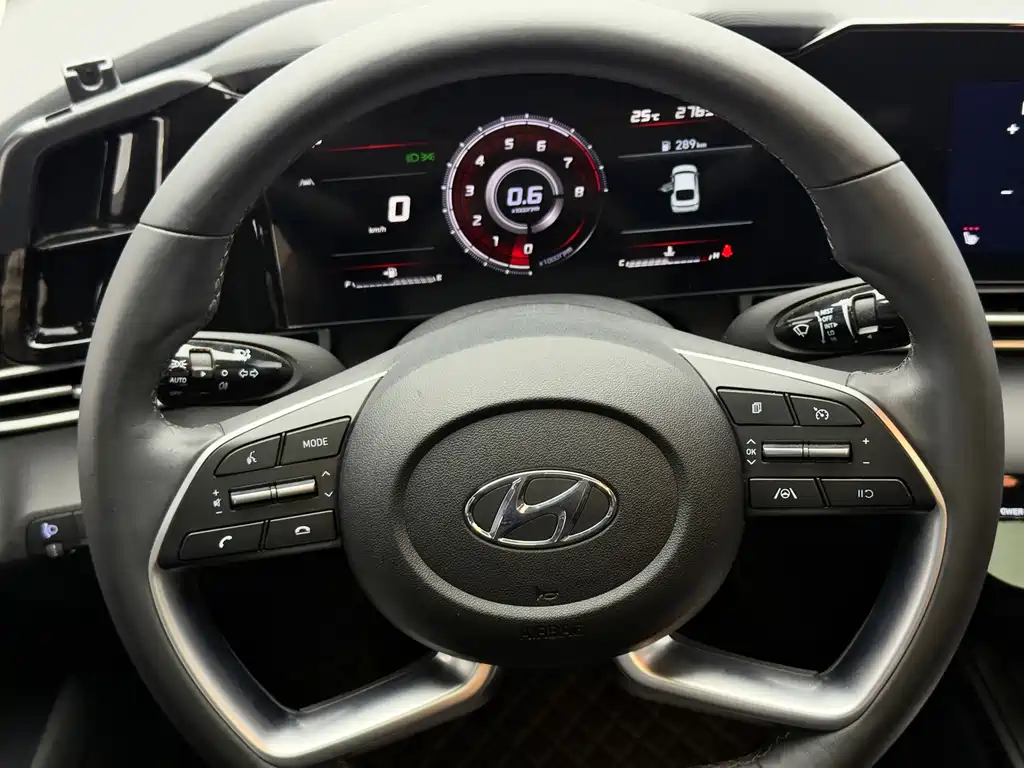 Hyundai Elantra 2022 — фото 18