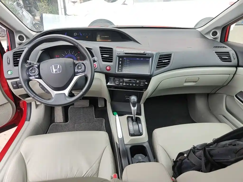 Honda Civic 2015 — фото 10
