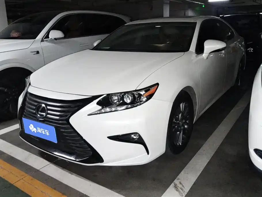 Lexus ES 2018