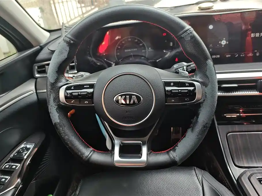 Kia K5 2021 — фото 12