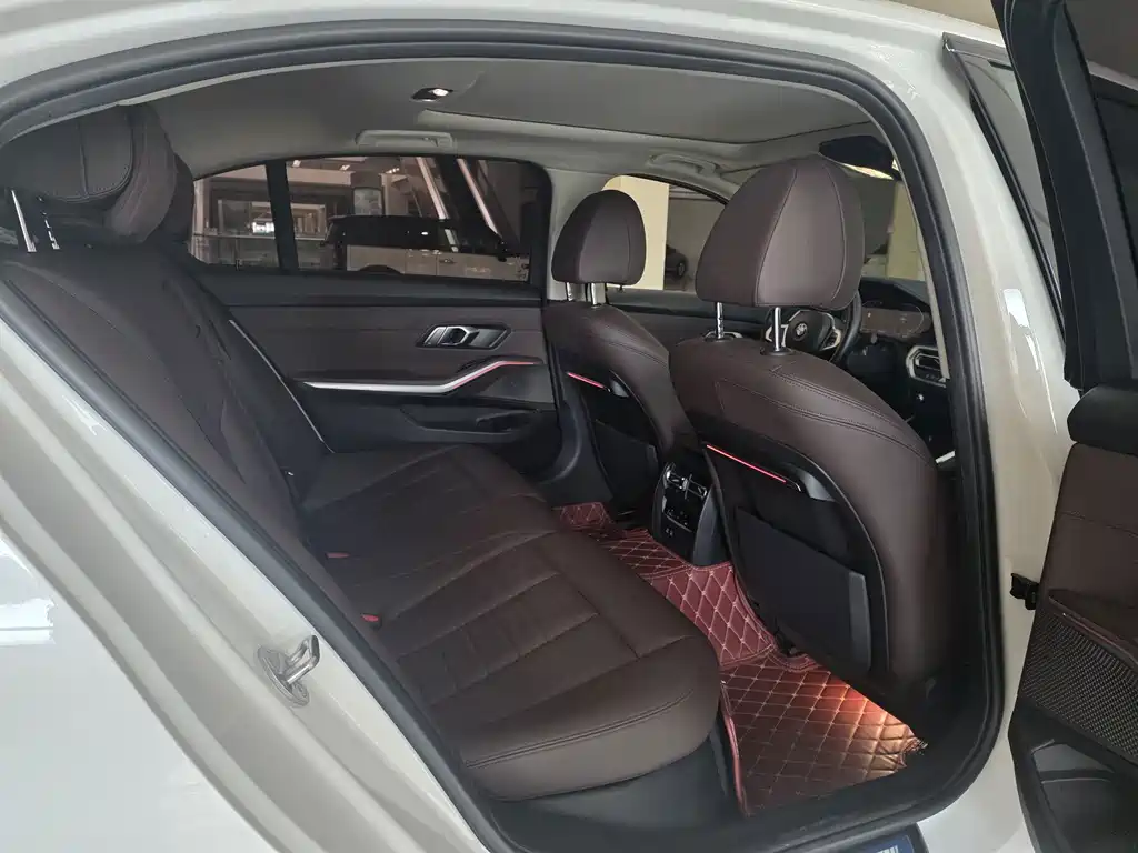 BMW 3 Series 2019 — фото 11